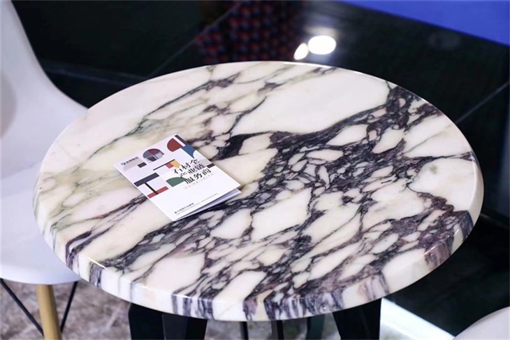 Mramorna ploča okruglog stola