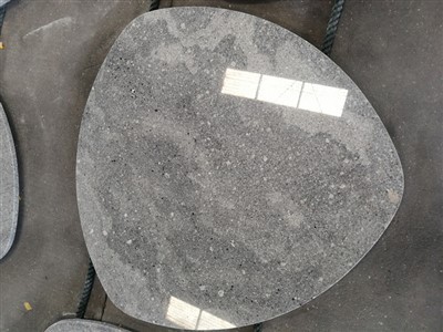 Granitni stol za vanjsku upotrebu