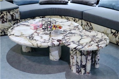 Pomoćni sto od bijelog mramora